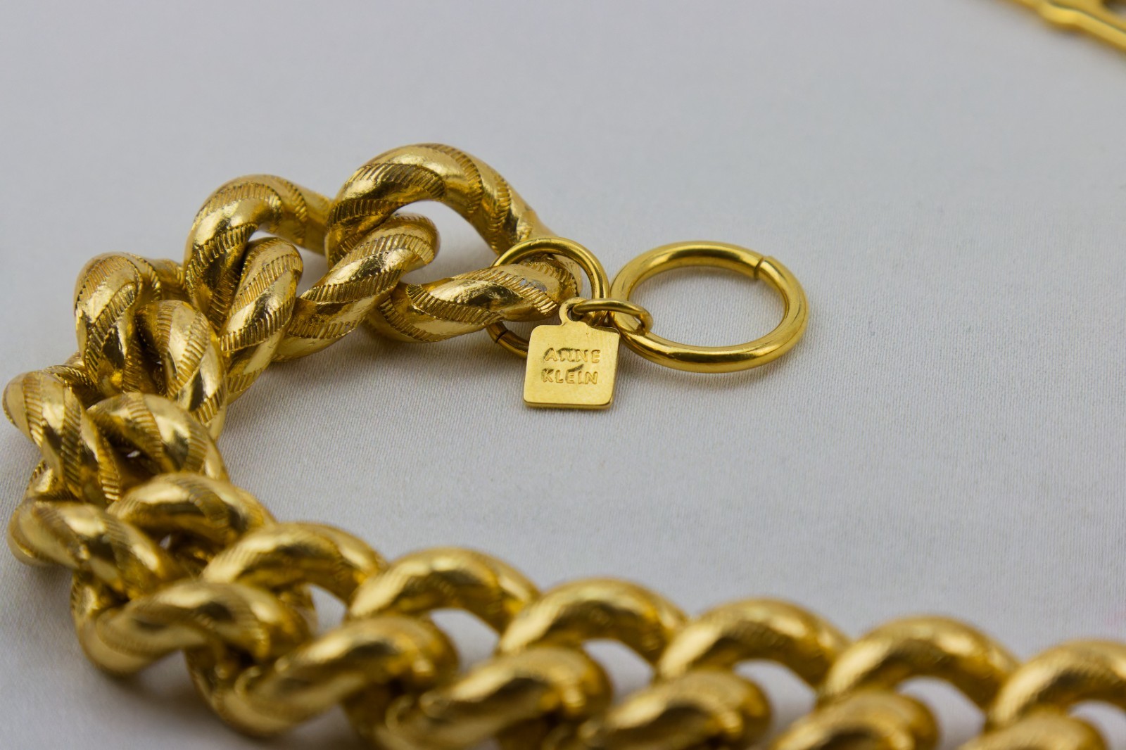 Anne Klein Large Gauge Gold Tone Necklace, Signed, Toggle Closure, 132gr