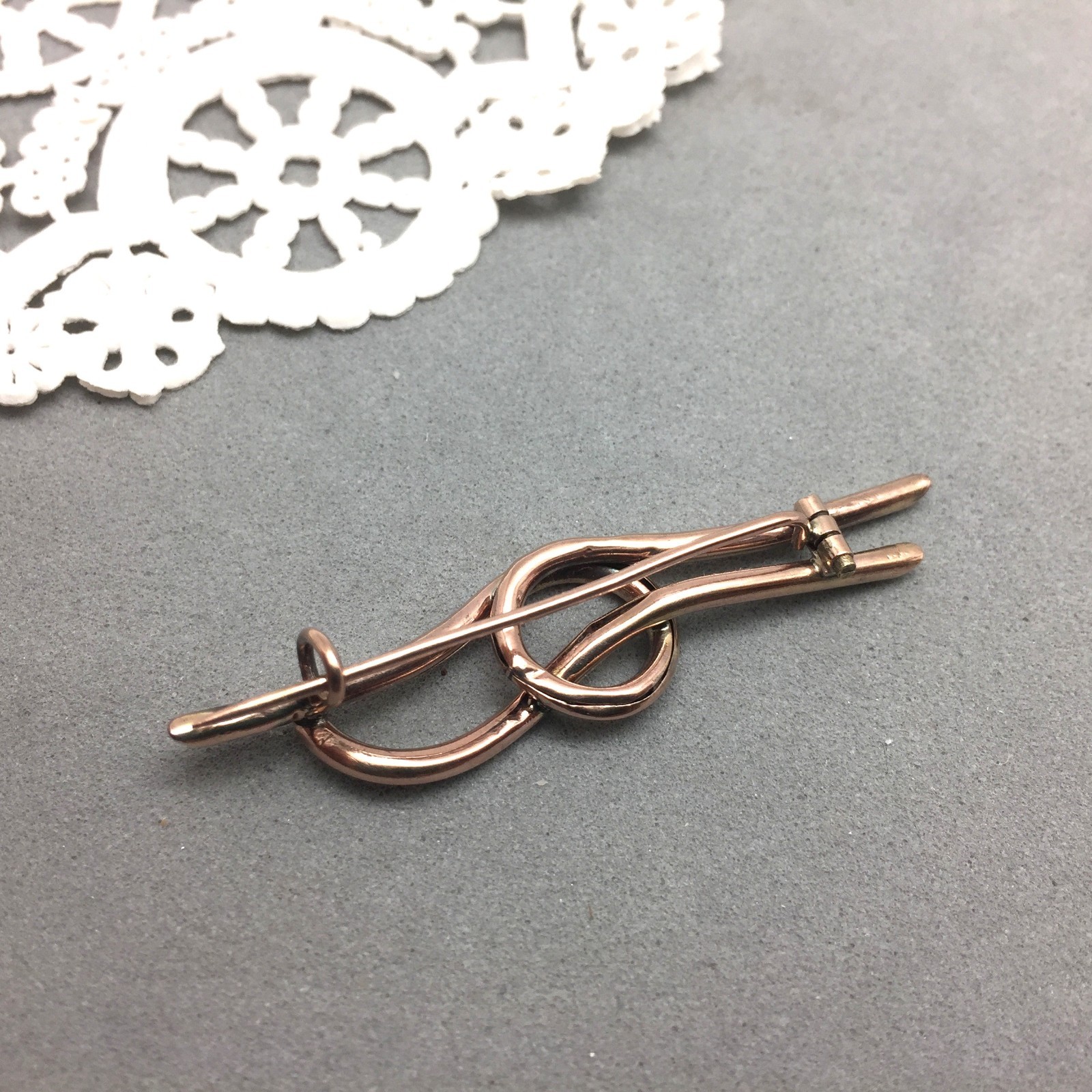 Antique Victorian Love Knot Brooch Pin Rose Gold Filled 2″ Unmarked “C” Closure