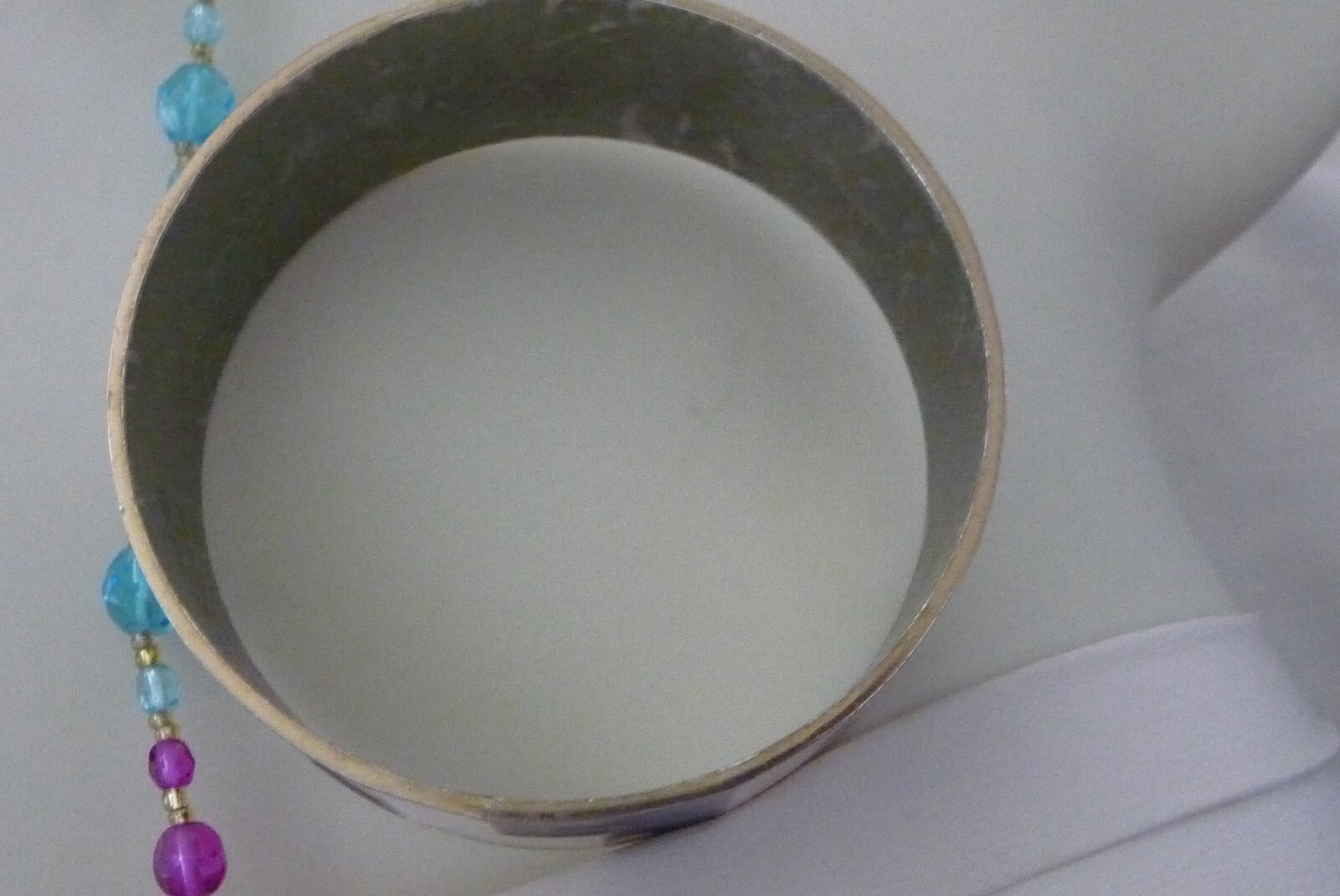 L.A.M.B. GWEN STEFANI SIGNED ABSTRACT B&W ENAMEL 1″ W BANGLE BRACELET #1925A