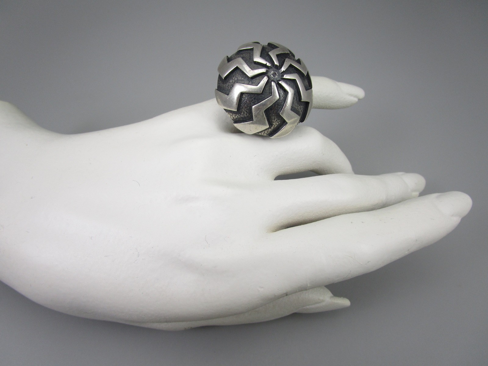AMAZING RARE DIAN MALOUF STERLING ZIG ZAG HIGH DOME RING SZ 6.5