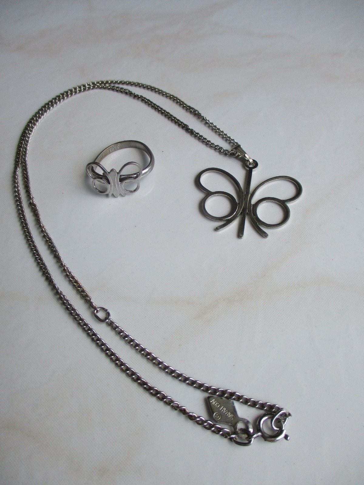 VINTAGE SARAH COVENTRY BUTTERFLY PENDANT NECKLACE SILVERTONE 18″ & RING