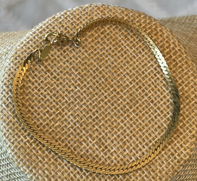 Vintage Monet Gold Tone Herringbone Chain Sister Clasp Bracelet 8”