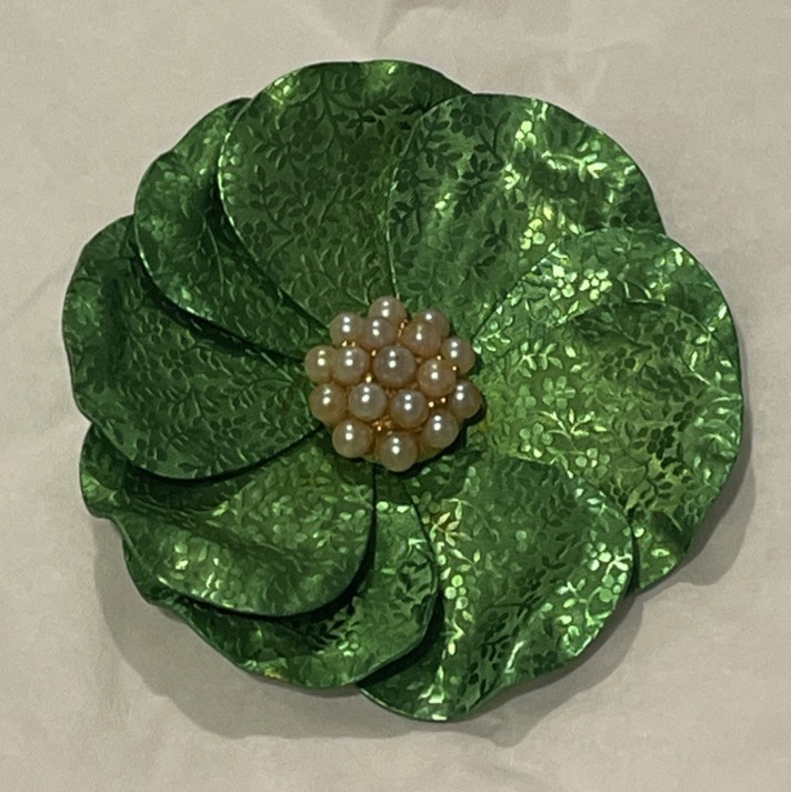 VINTAGE Printed METAL ENAMEL FLOWER PIN BROOCH GREEN PETALS 3″ BLOOM Beaded Gold