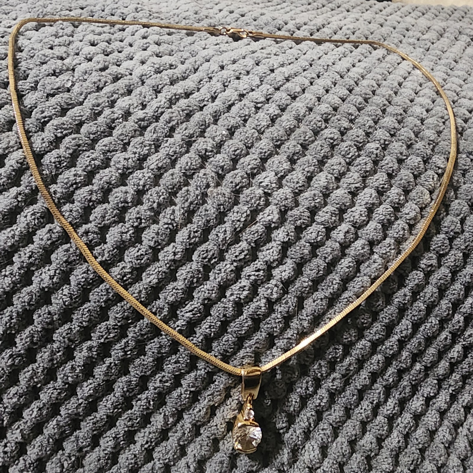 Vintage Gold Tone Necklace Large & Small Rhinestone Faux Diamond Pendant 18.5″