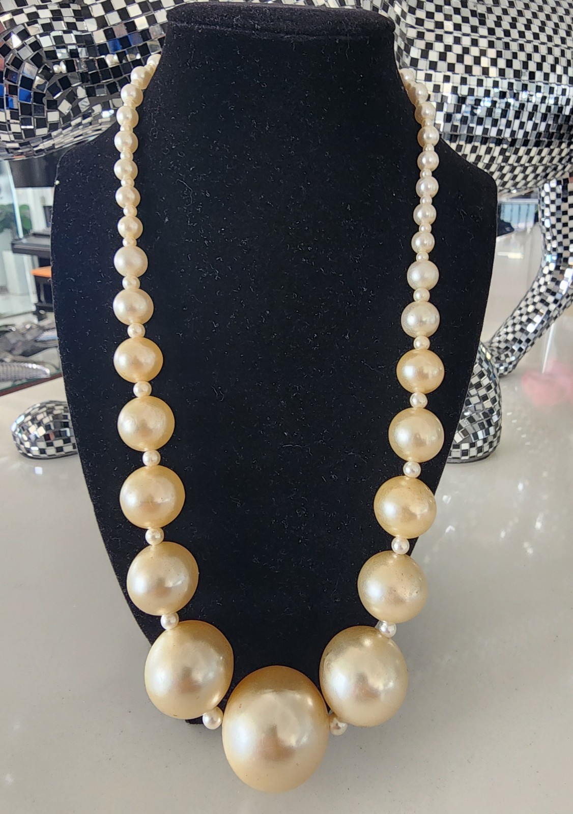 Vintage 23″ Graduated 3 1/4 cm – 3/4 cm Chunky Ivory Faux Pearl Choker Necklace