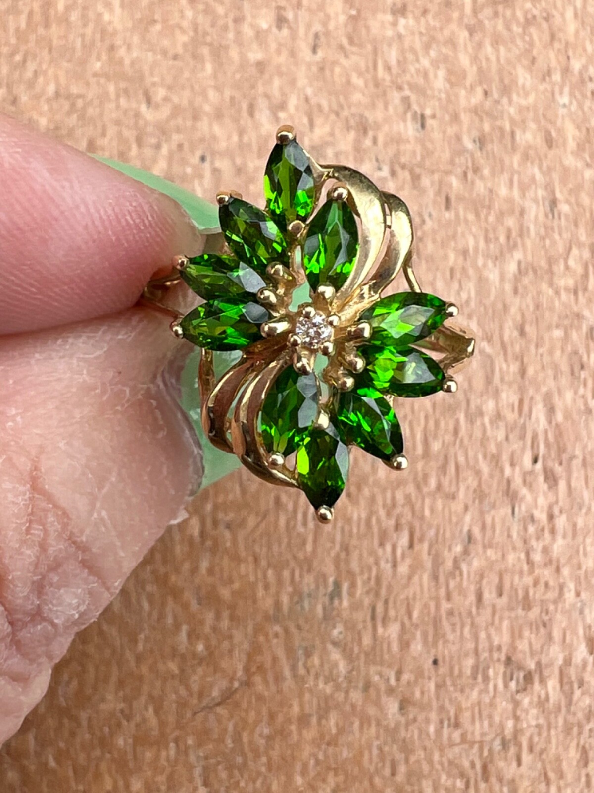 VINTAGE 14K YELLOW GOLD VIVID GREEN CHROME DIOPSIDE DIAMOND COCKTAIL RING
