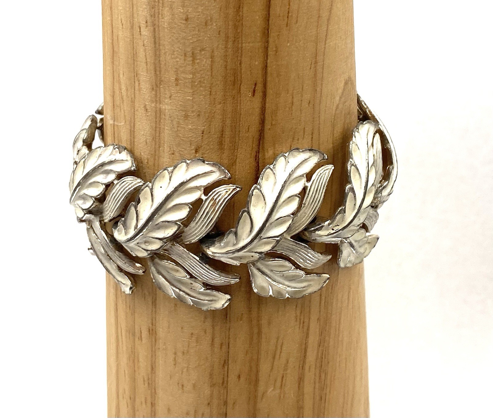 Vintage Bracelet Leaves Linked White Enamel Finish Estate 6.5” Flaw