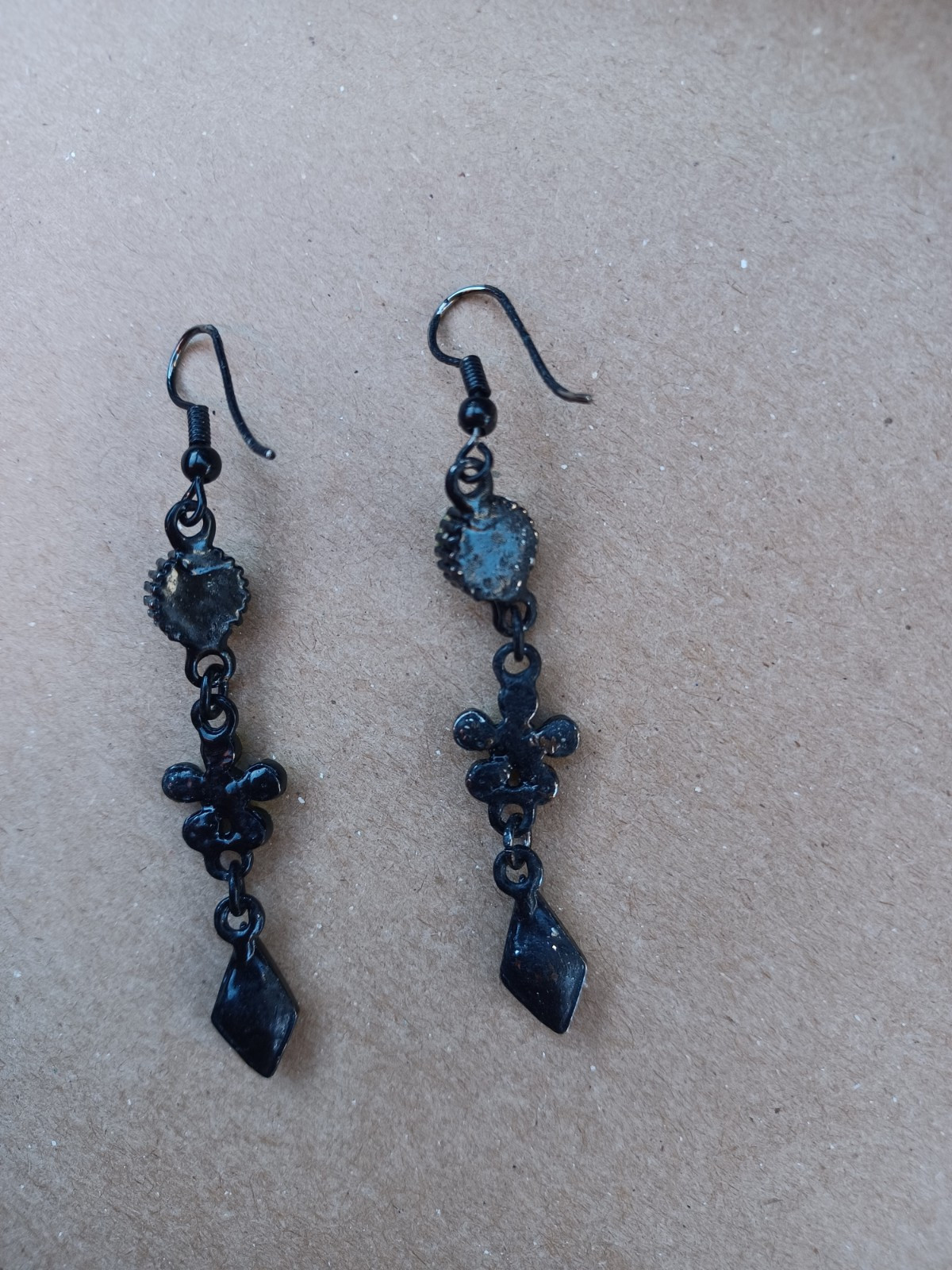 Vintage 90’s Y2K 2000’s Retro Green Rhinestone Long Floral Earrings Black Enamel