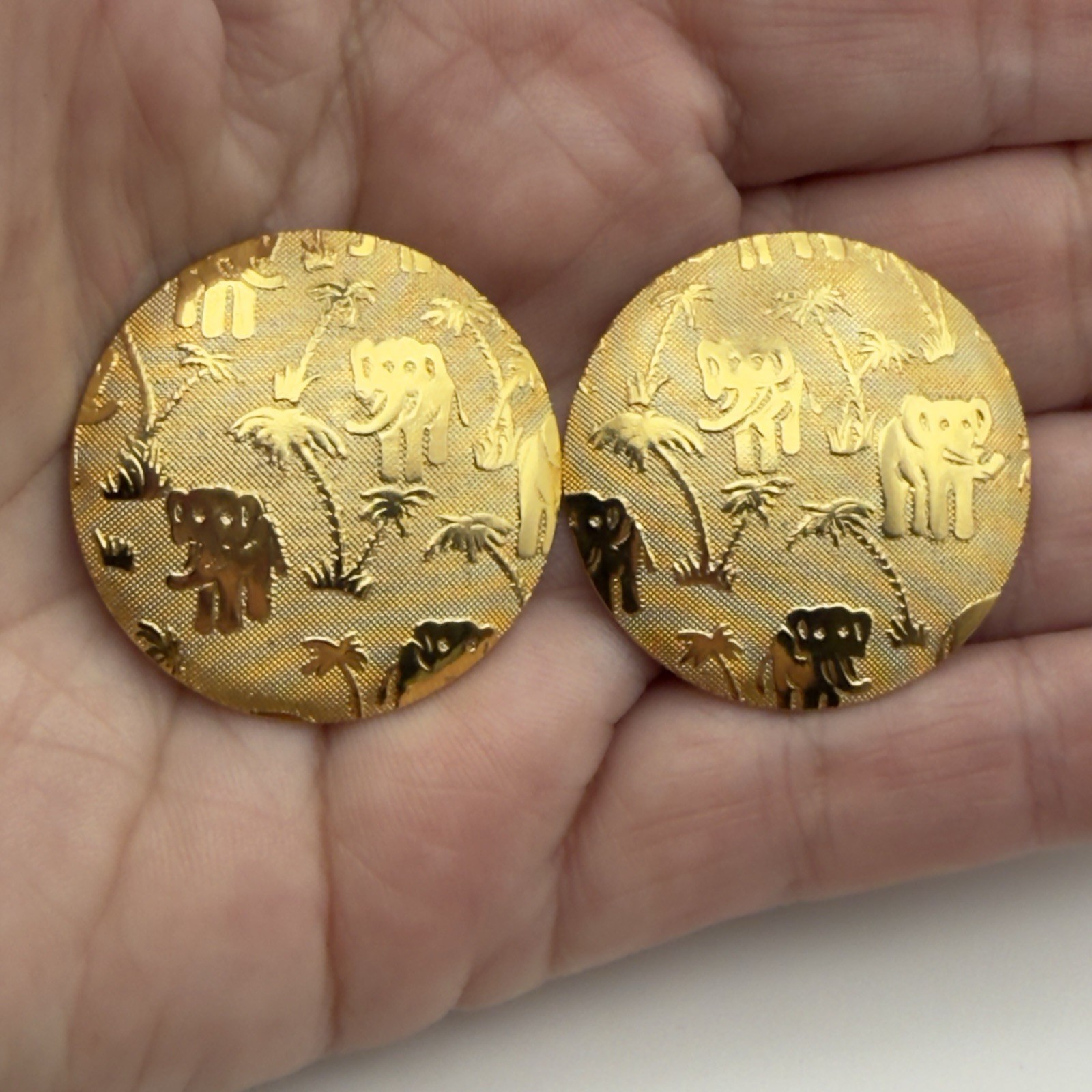 Vintage Gold Tone Elephant Palm Tree Disc Clip On Earrings Safari Bold