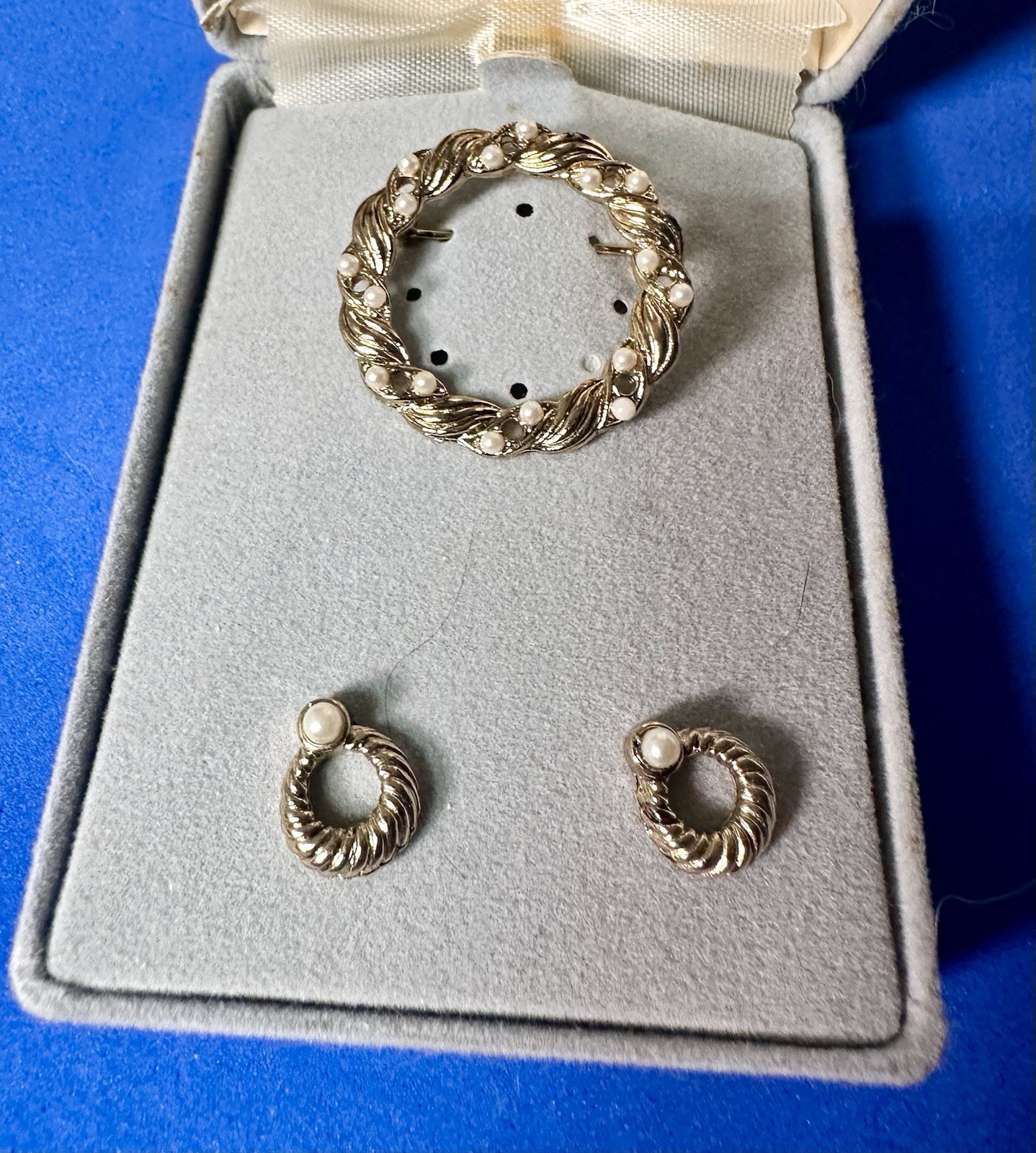 NIB Vintage Tacoa Pearl Filigree Brooch/Pin & Earrings Jewelry Set