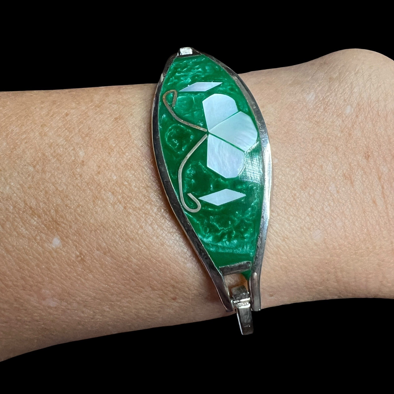 Vintage Alpaca Mexico Abalone Bangle Bracelet Silver Tone 7.5″ Green Enamel