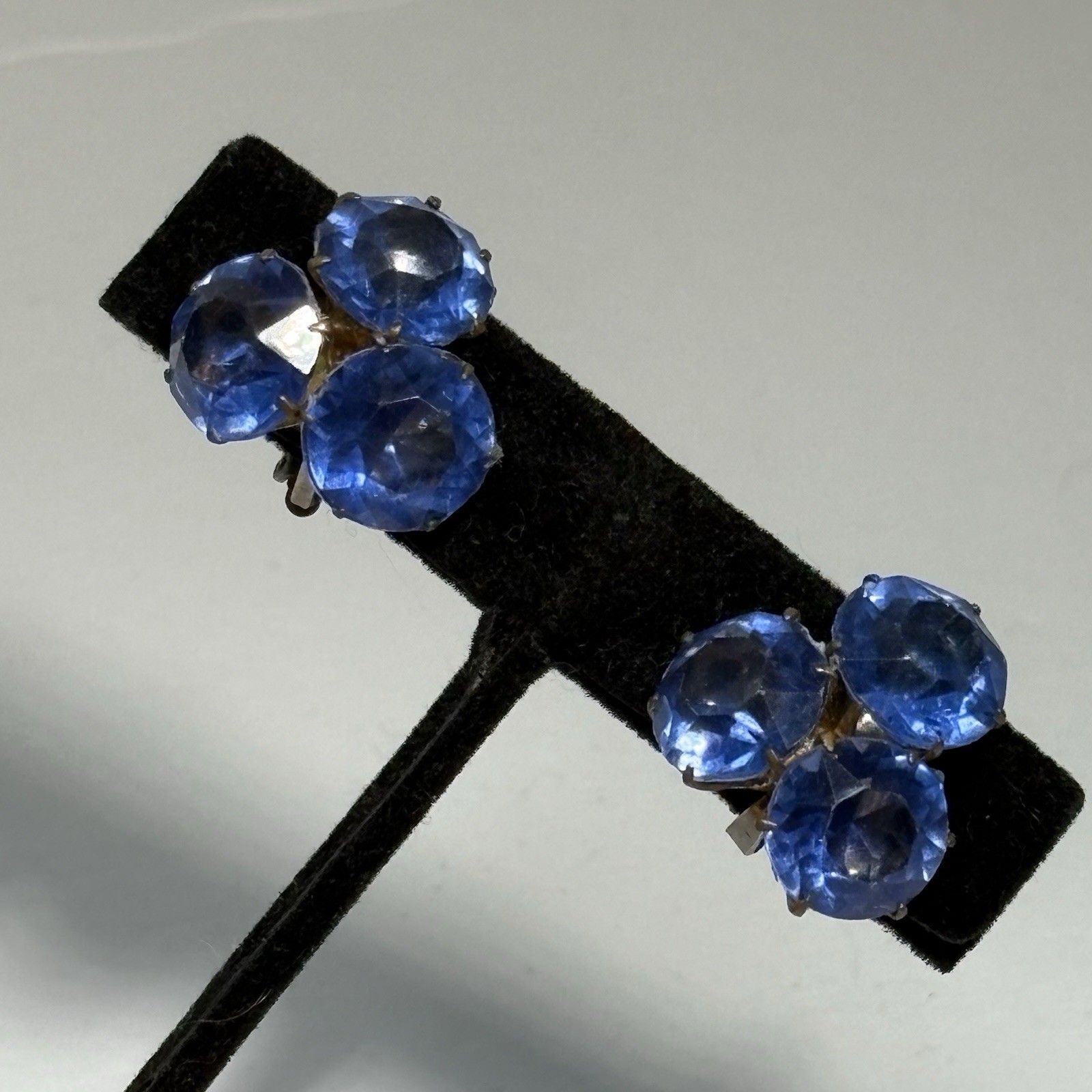 Vintage 40s BA Ballou Blue Rhinestone Cluster Earrings Prong Set Clip 3 Stones