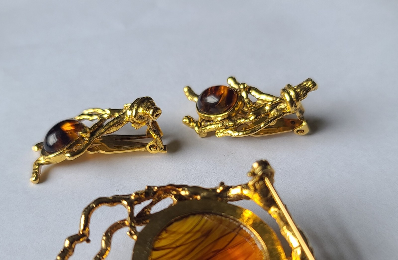 VTG Brutalist Modernist Goldtone Branches Swirl Glass Brooch Pin & Earrings Set
