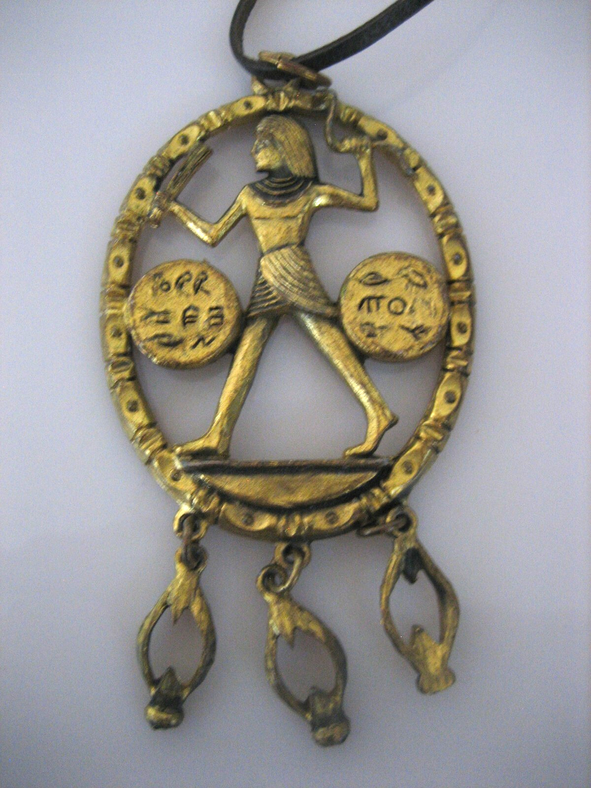 VINTAGE GOLD TONE LARGE PENDANT WITH LEATHER CORD NECKLACE