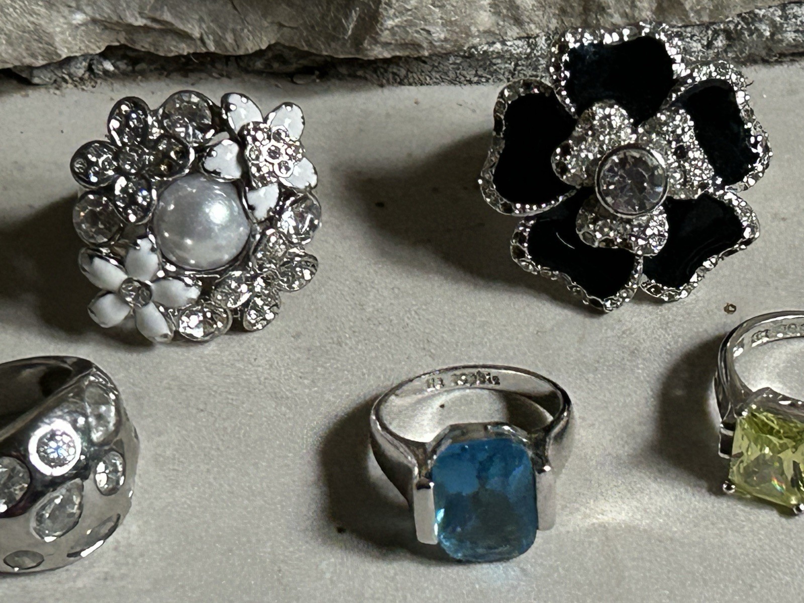 Lia Sophia Lot of 5 Fashion Evening Wear Everyday Wear Rings