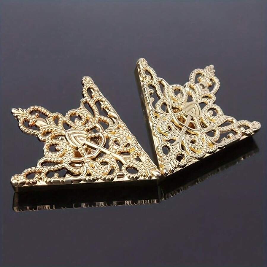 Vintage Brooch Pin Triangle Hollow Out Unisex Lapel Pin For Shirt Collar Decor