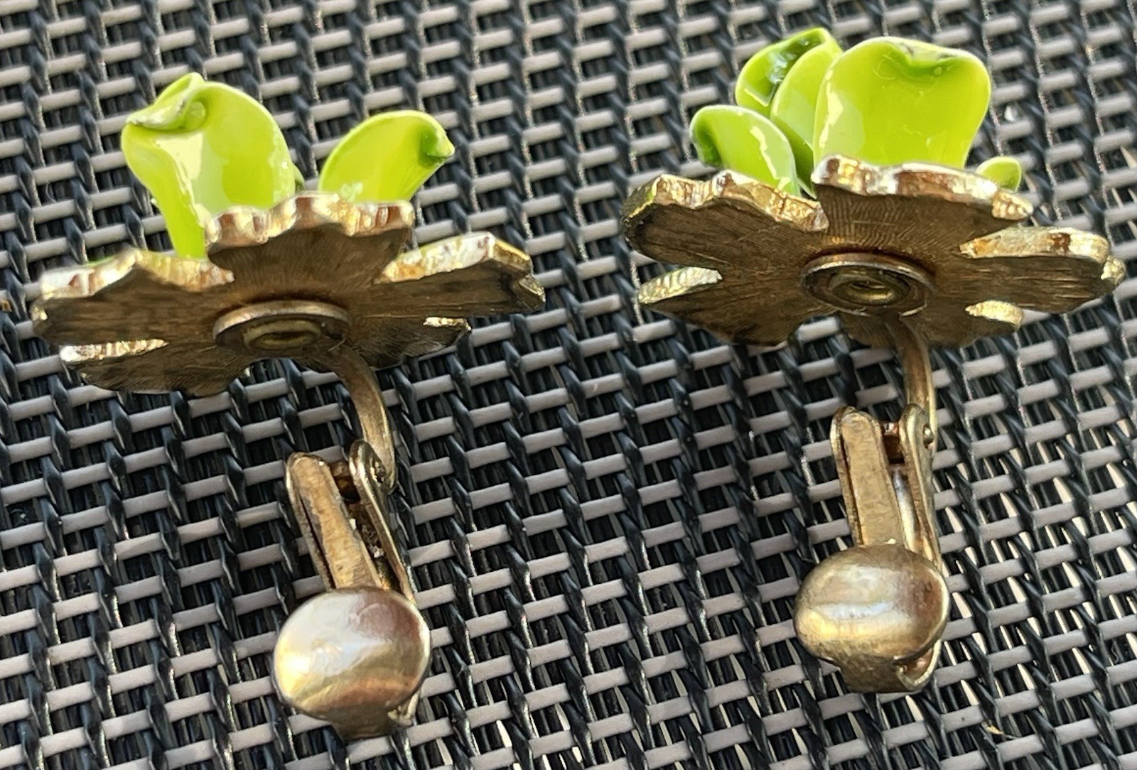 Vintage Lime Green Enamel Flower Bracelet And Clip On Earrings Set 60s