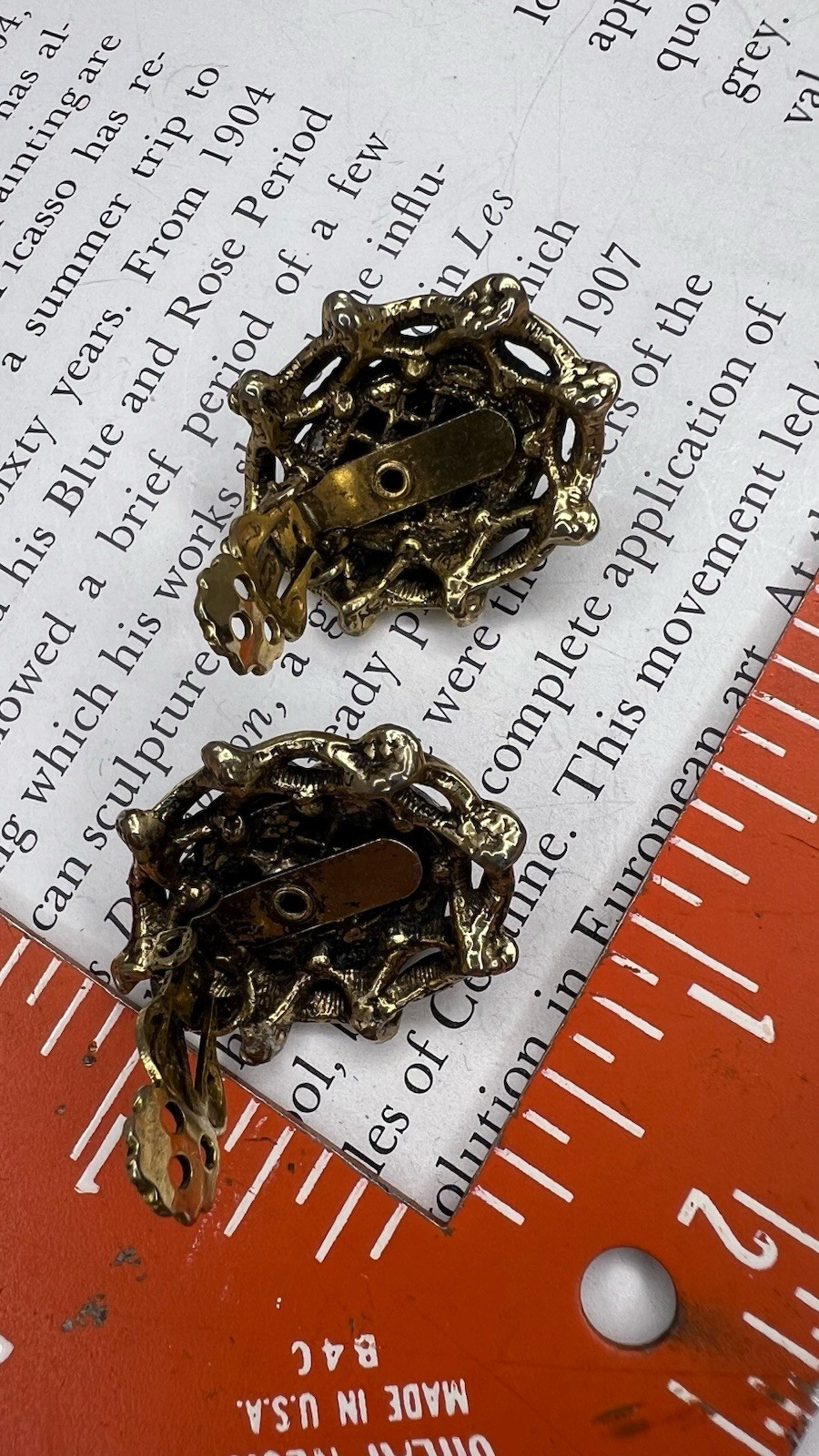 Vintage Oval Clip On Earrings Scarab & Brass Tone 60s Egyptian Revival Jewels 🖤