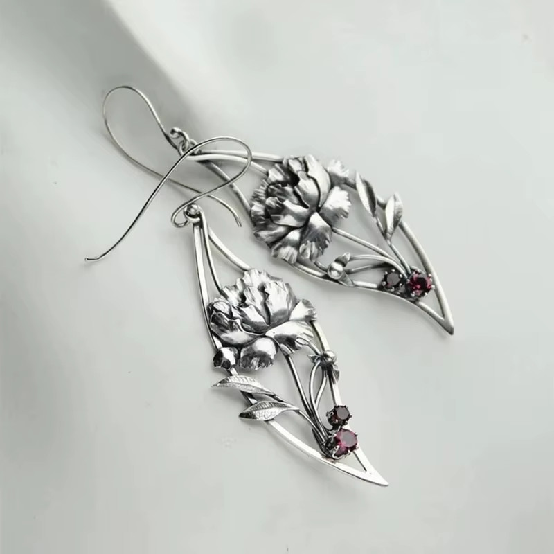 NEW Vintage Carved Leaf Dangle Earrings Red Stone Flower Design Metal Jewelry