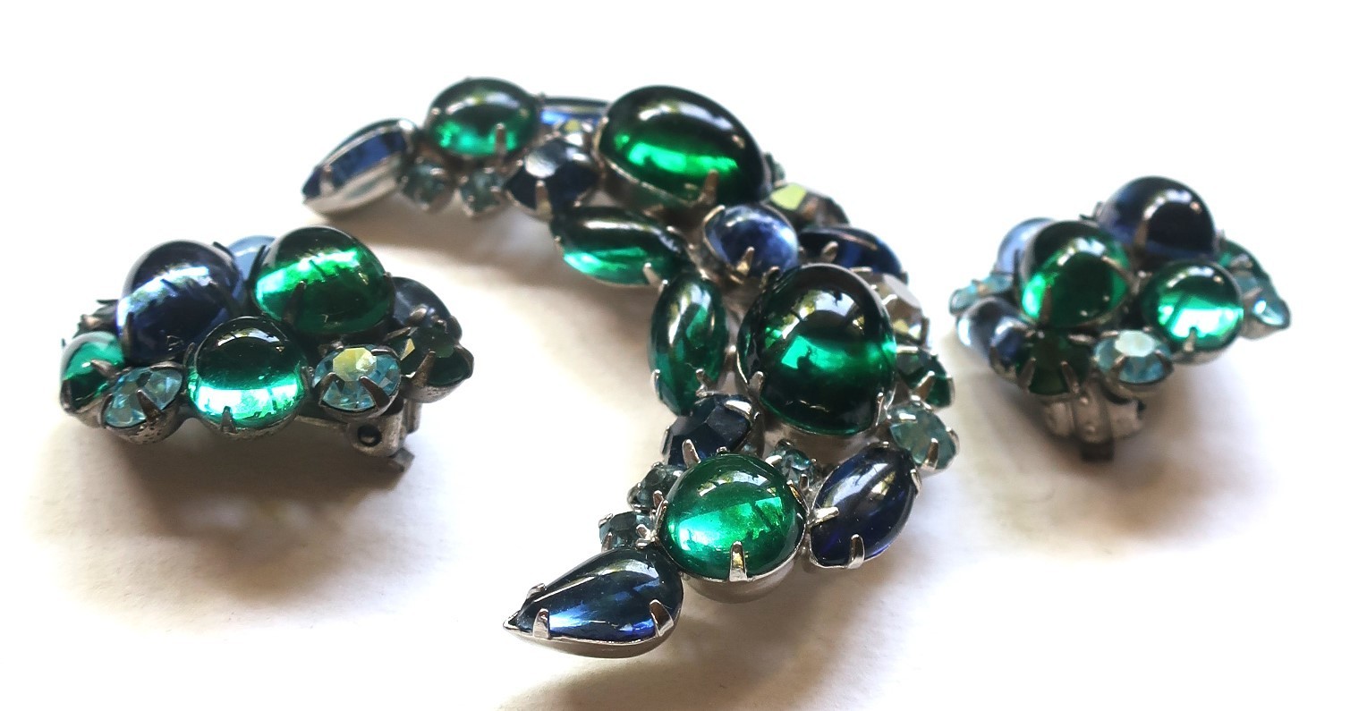 Vintage Signed Weiss Green Glass Gripoix Cabochon Brooch and Clip On Earrings