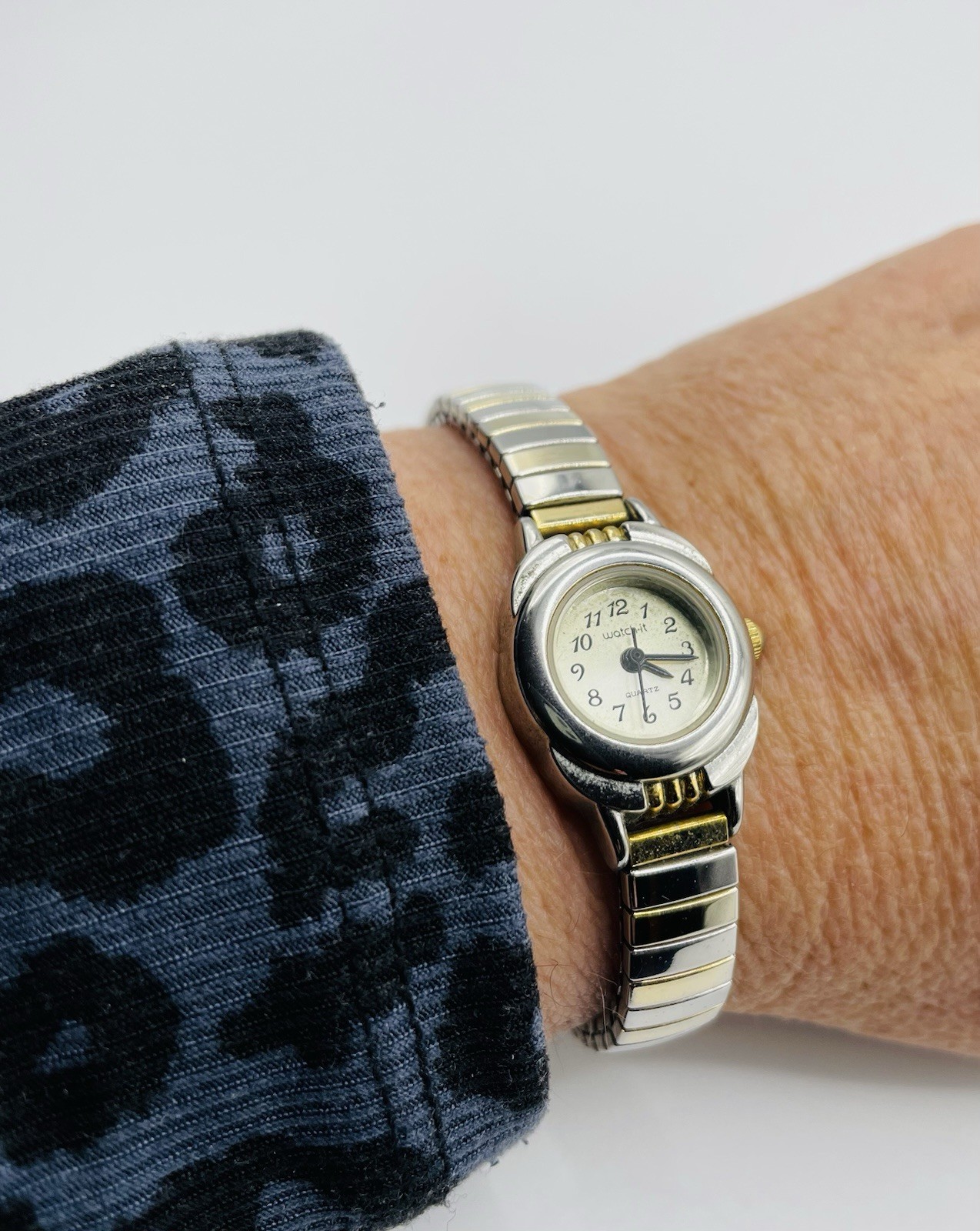 Vintage Ladies Watch-it Dainty Quartz 2 Tone Stretch Band Watch New Battery