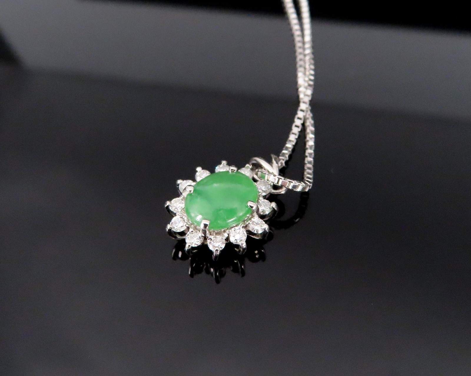 Vintage 1.13ct Natural Green Jadeite Jade 0.26ct Diamond Platinum Necklace