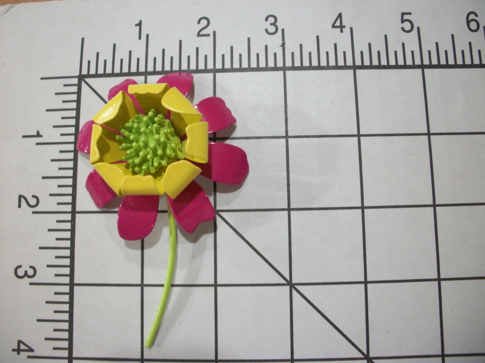 ViNTaGE MeTaL ENaMeL**FUCHSIA/YELLOW/LIME GREEN**FLoWeR PiN/BRooCH (RARE BEAUTY)