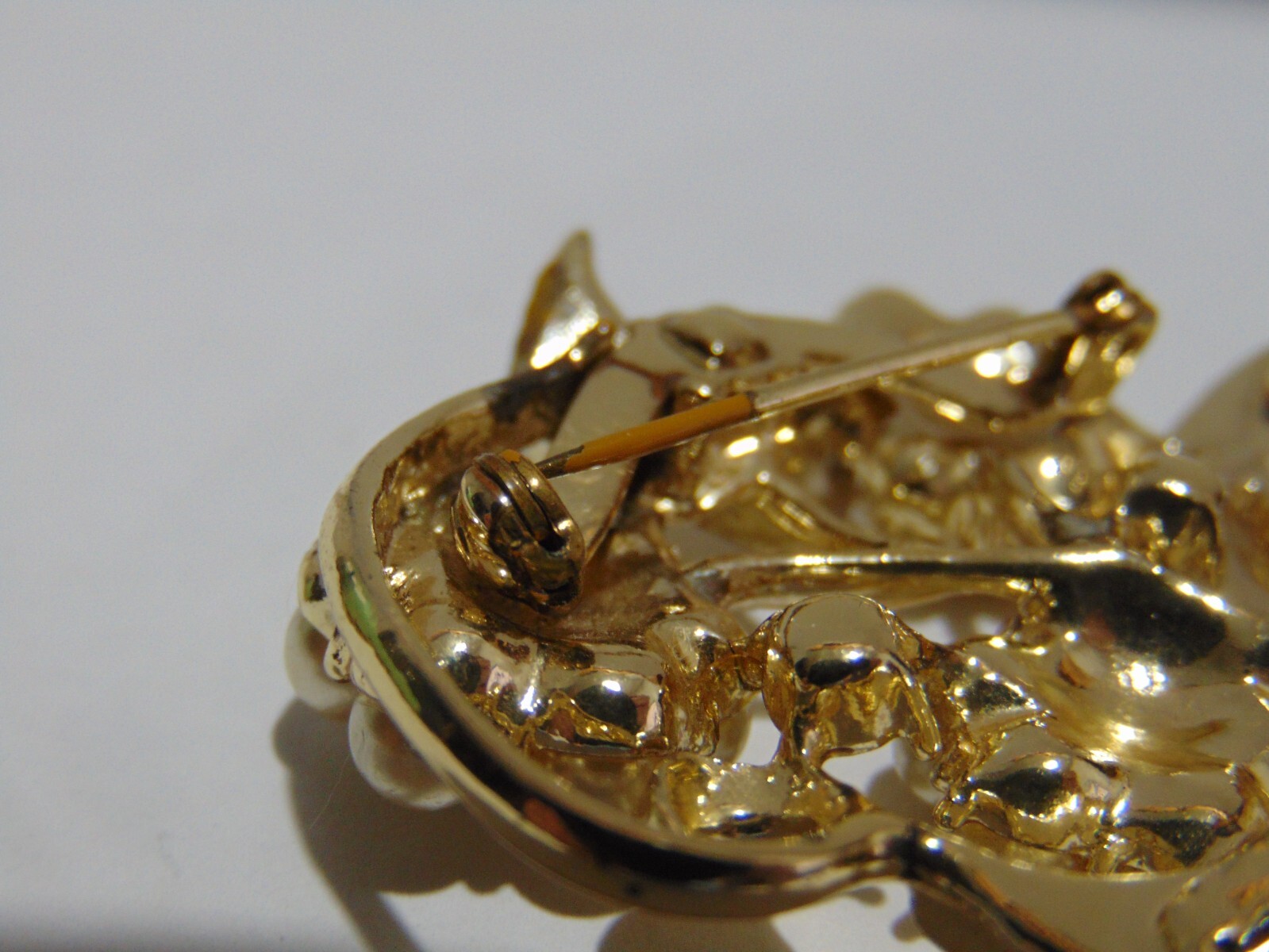 Vintage Coro Faux Pearl And Clear Rhinestone Brooch Pin Gold Tone