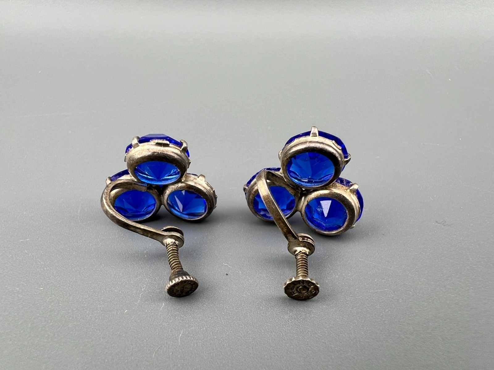 Vintage Sterling Silver Blue Crystal Earrings Cobalt Screw Back Pronged Stunning