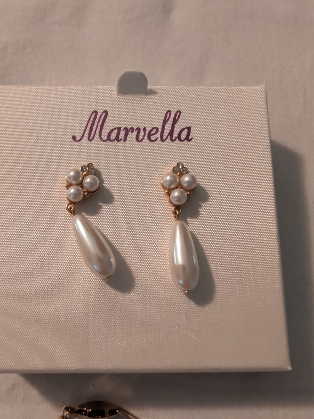 Women’s Gold-Tone Rhinestone Faux Pearl Earring and Necklace Set Vintage