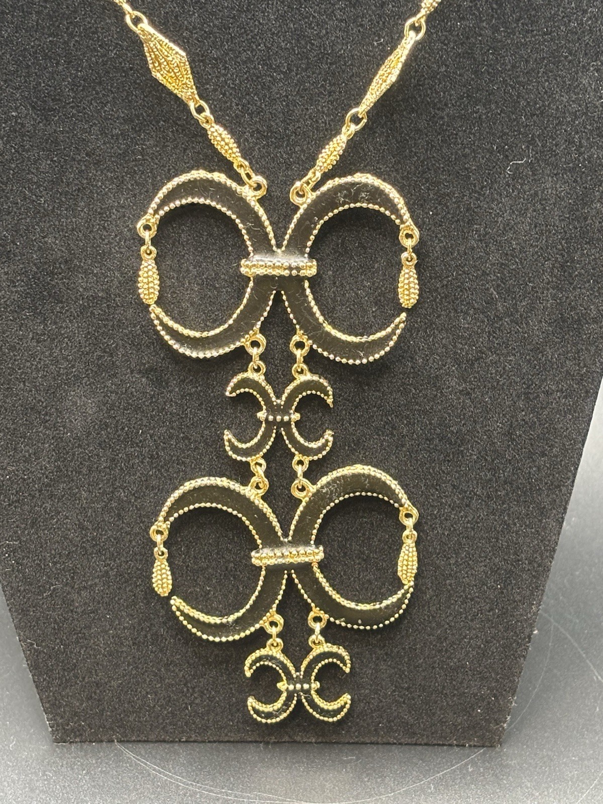 ⁠Vintage Etruscan Revival Black/Gold Enamel Double Crescent Pendant Necklace 20″
