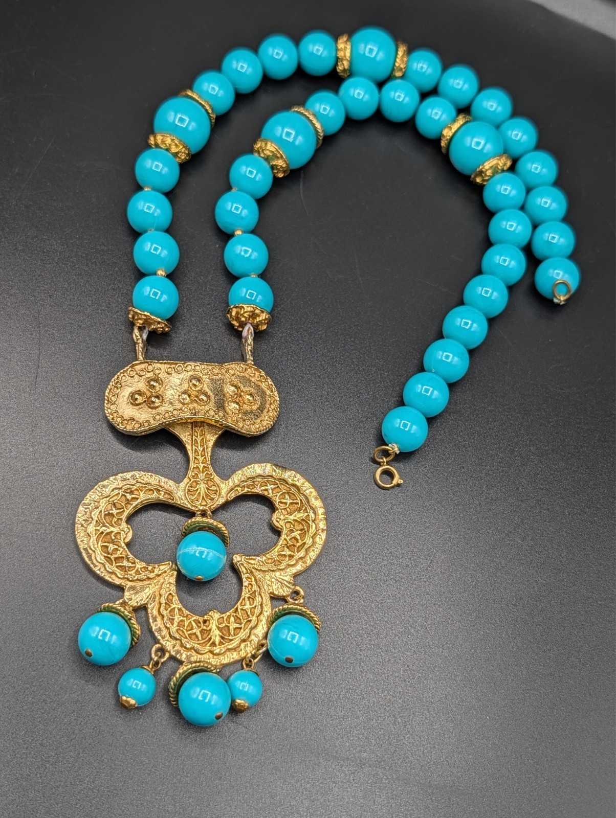 Vintage Runway Style Beaded Statement Pendant Gold-Tone Necklace