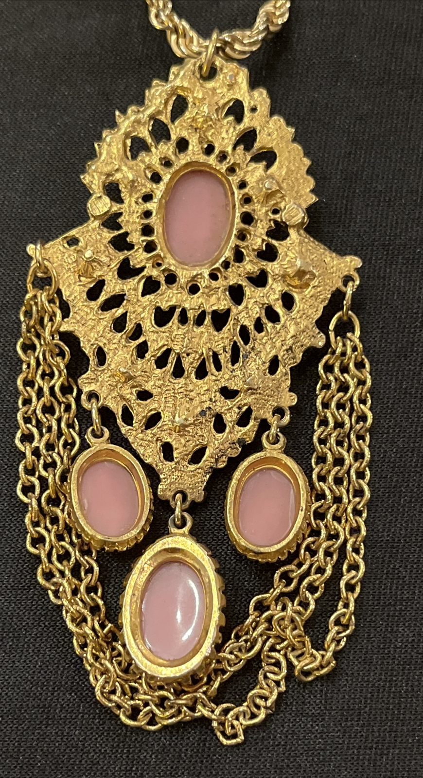 Vintage Pink Gripoix Glass Cabochon Dangle Drop Ornate Pendant Necklace Gold