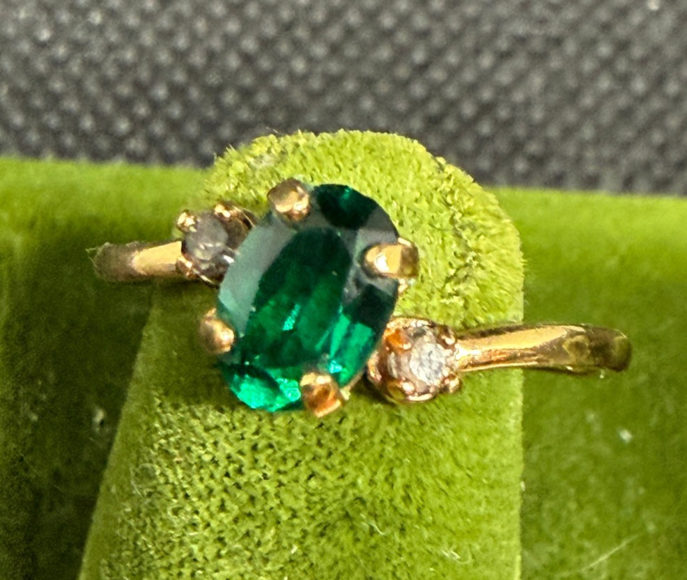 Vintage Simulated Emerald Stamped 18k HGE Ring Size 7 May Birth Stone Green