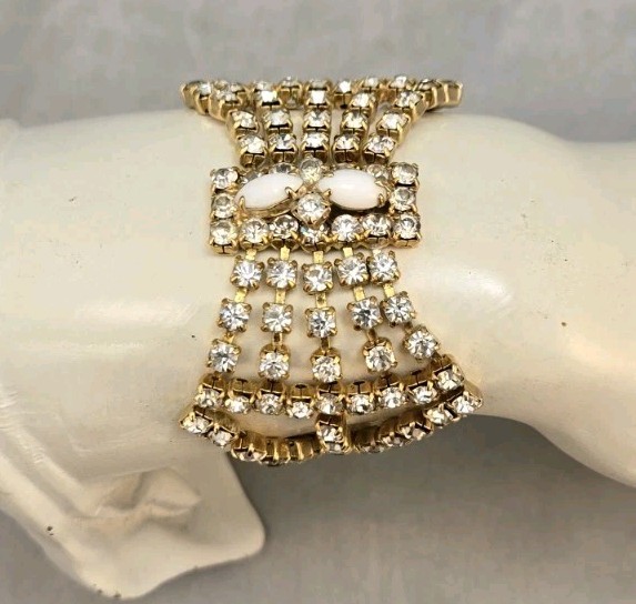 Wide Prong Set Rhinestone Gold Tone Metal Vintage Runway Retro 7.25 in Bracelet