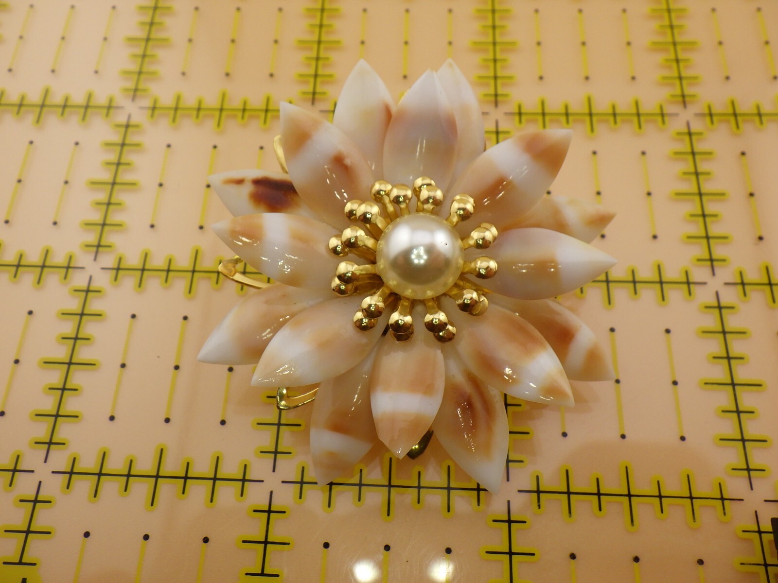 Vintage Seashell Flower Brooch Faux Pearl and Gold Accents – Elegant Retro Jewel