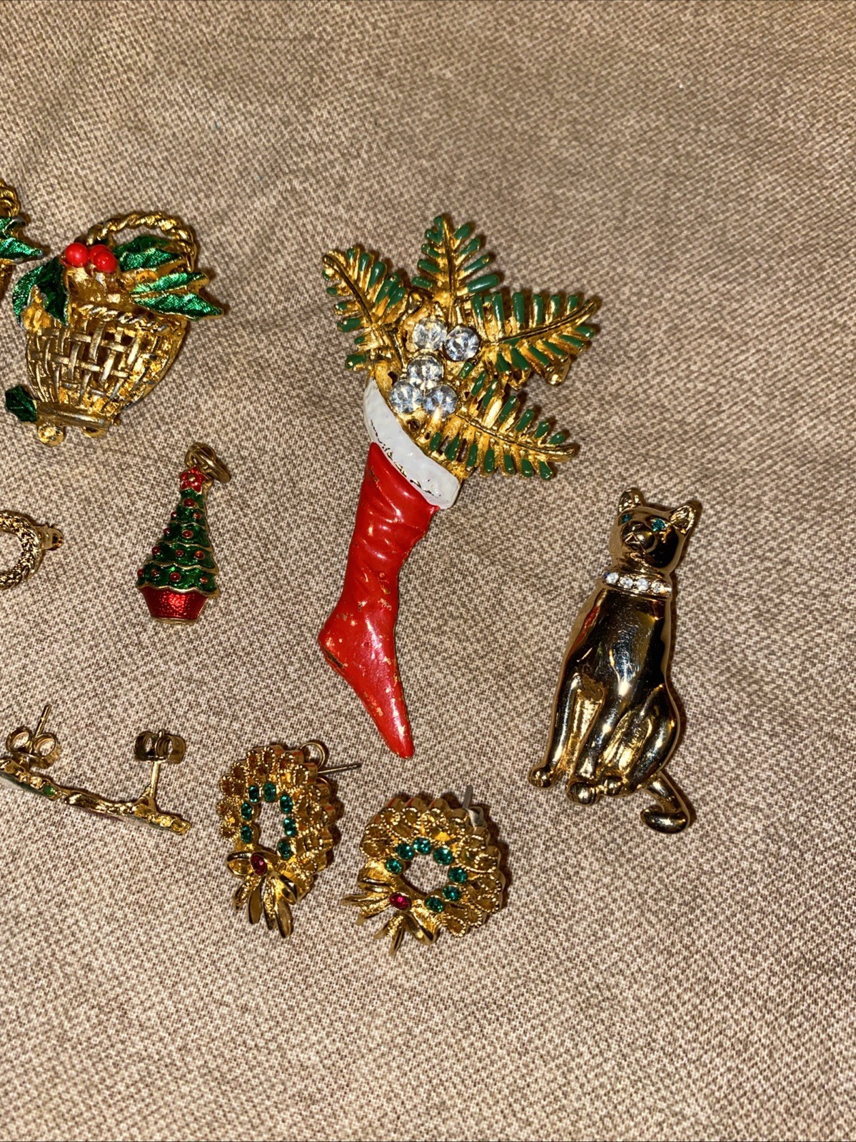 Lot Of 11 Vintage Avon Monet Christmas Costume Jewelry 1960-80’s Pins & Brooches