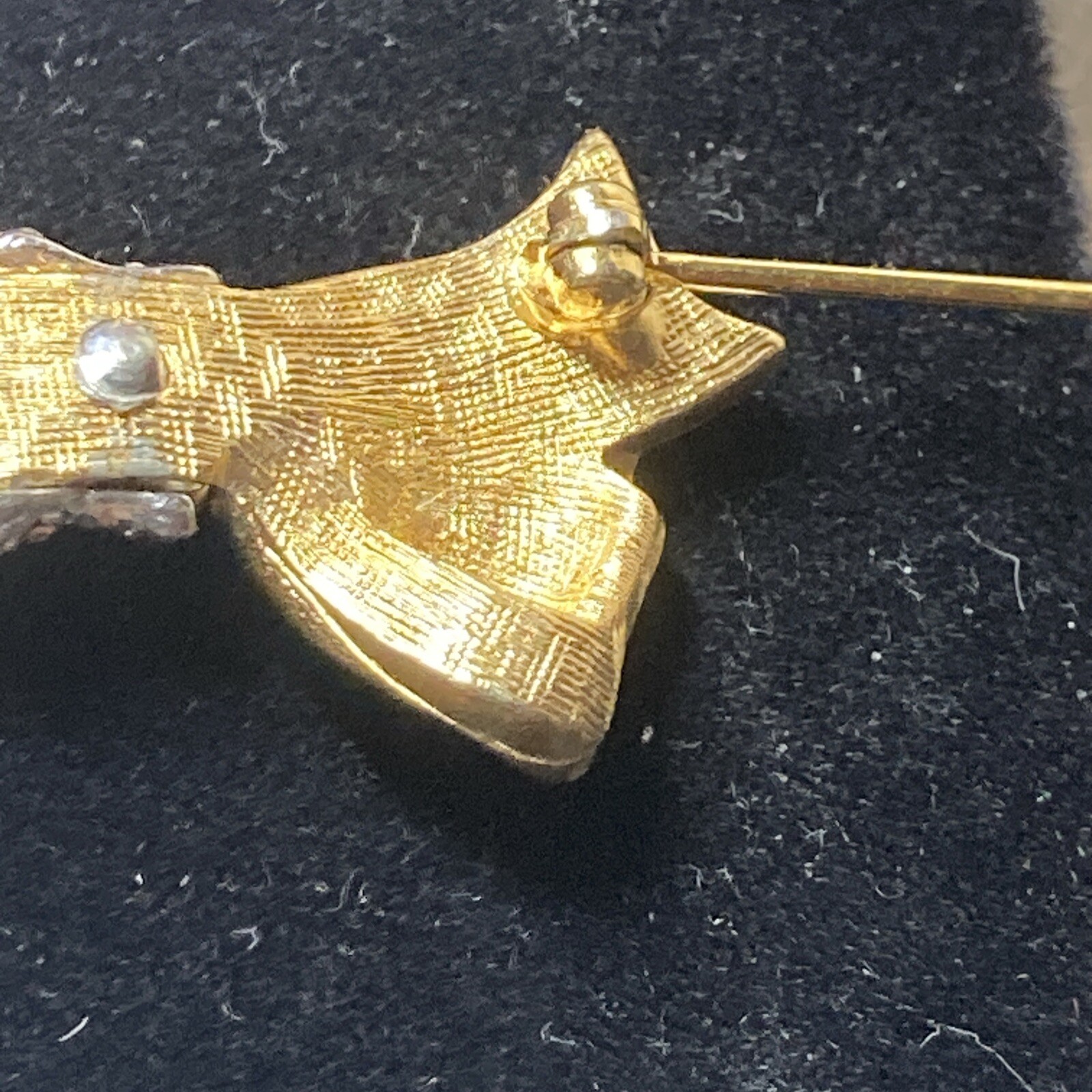 SIGNED MARVELLA Brooch Pin Clear Glass Rhinestones RARE 1.53″ w Pettit Gold tone