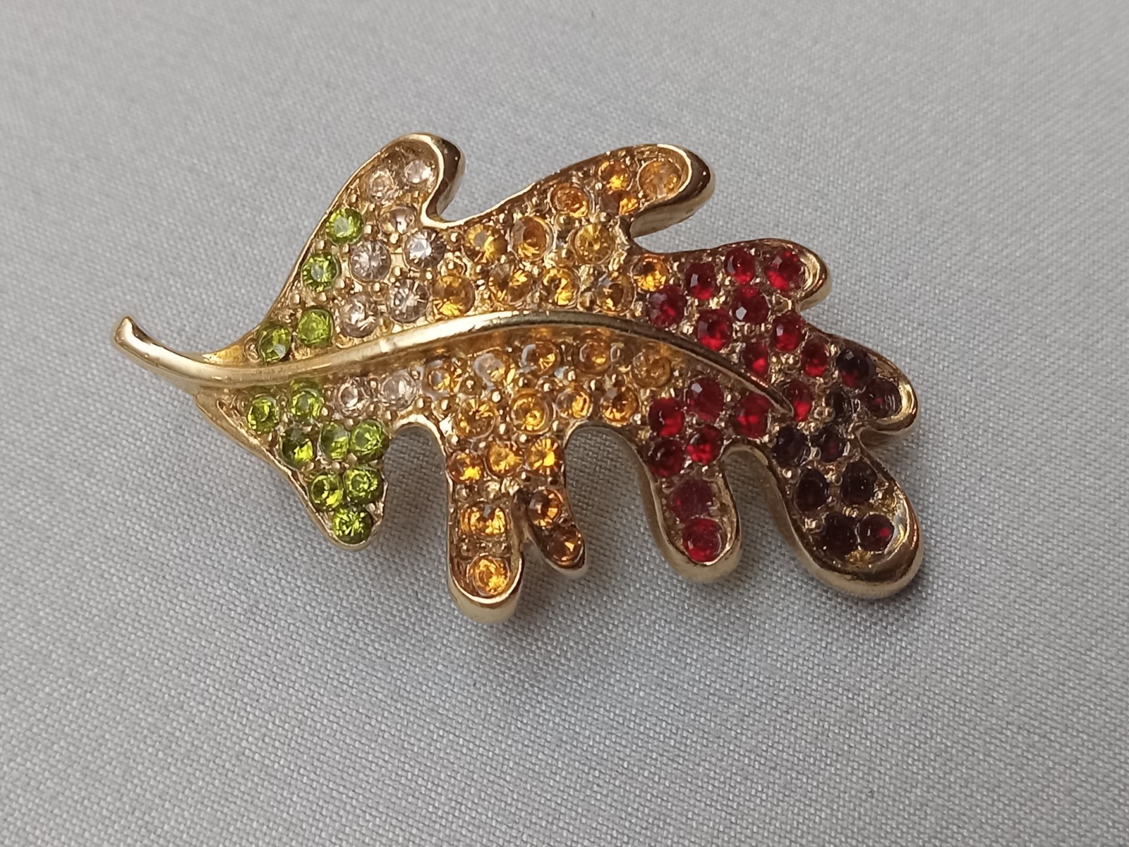 Vintage Monet Gold Tone Metal Rhinestone Oak Leaf Pin Brooch Fall Colors