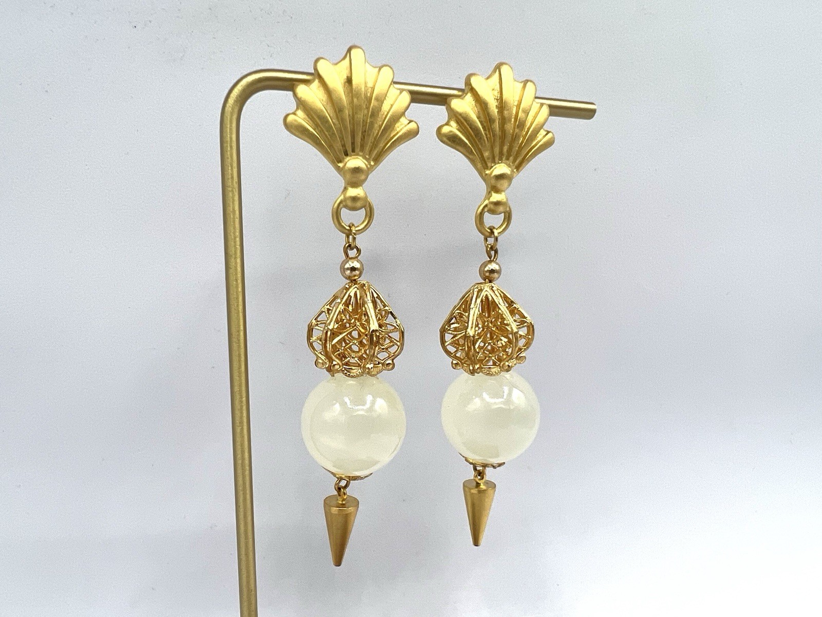 Vintage 1980s RO-DO Gold Filigree Lemon Moon Onyx Bead Earrings Dangles NOS YT