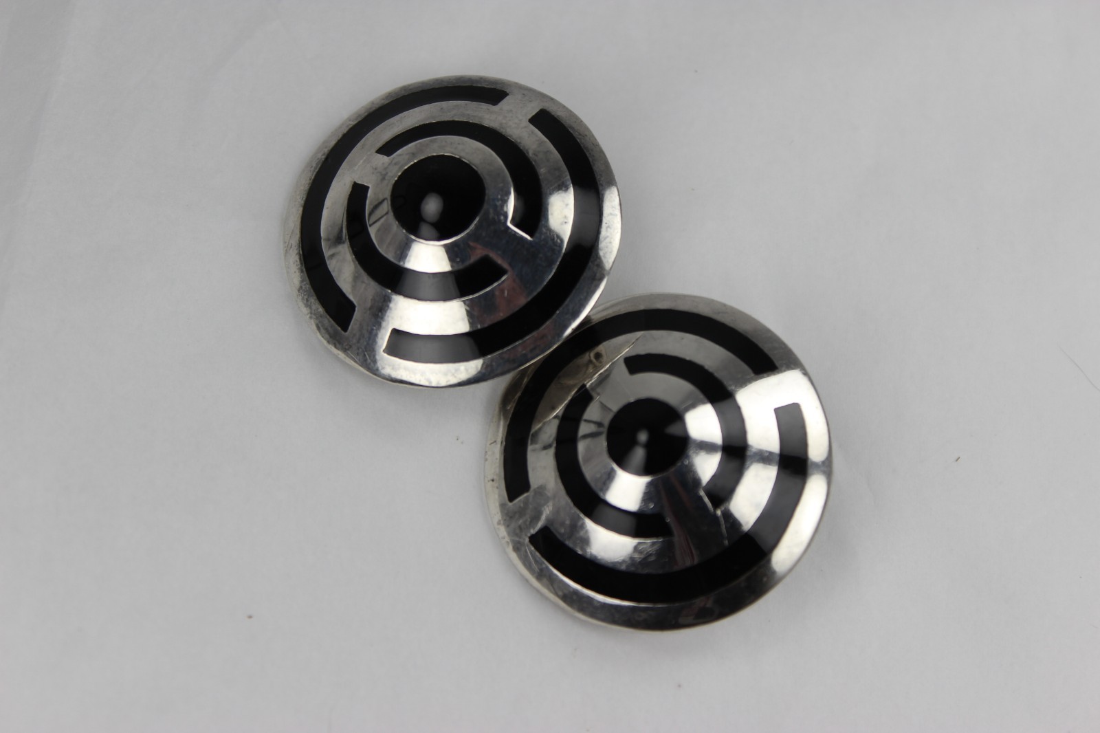 Vintage MCM Taxco Sterling Onyx Earrings Domed Cone Clip-on TC-243 1.5″ 21.4g