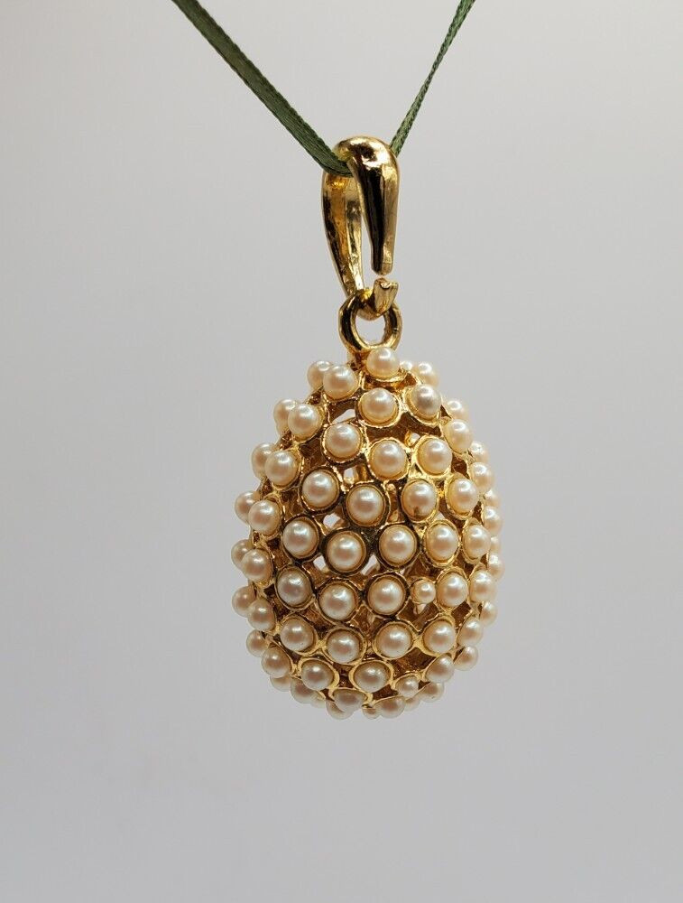 vtg Gold Tone Faux Pearls Egg Shaped 2.25″ (From Bail to Bottom) Pendant ne04