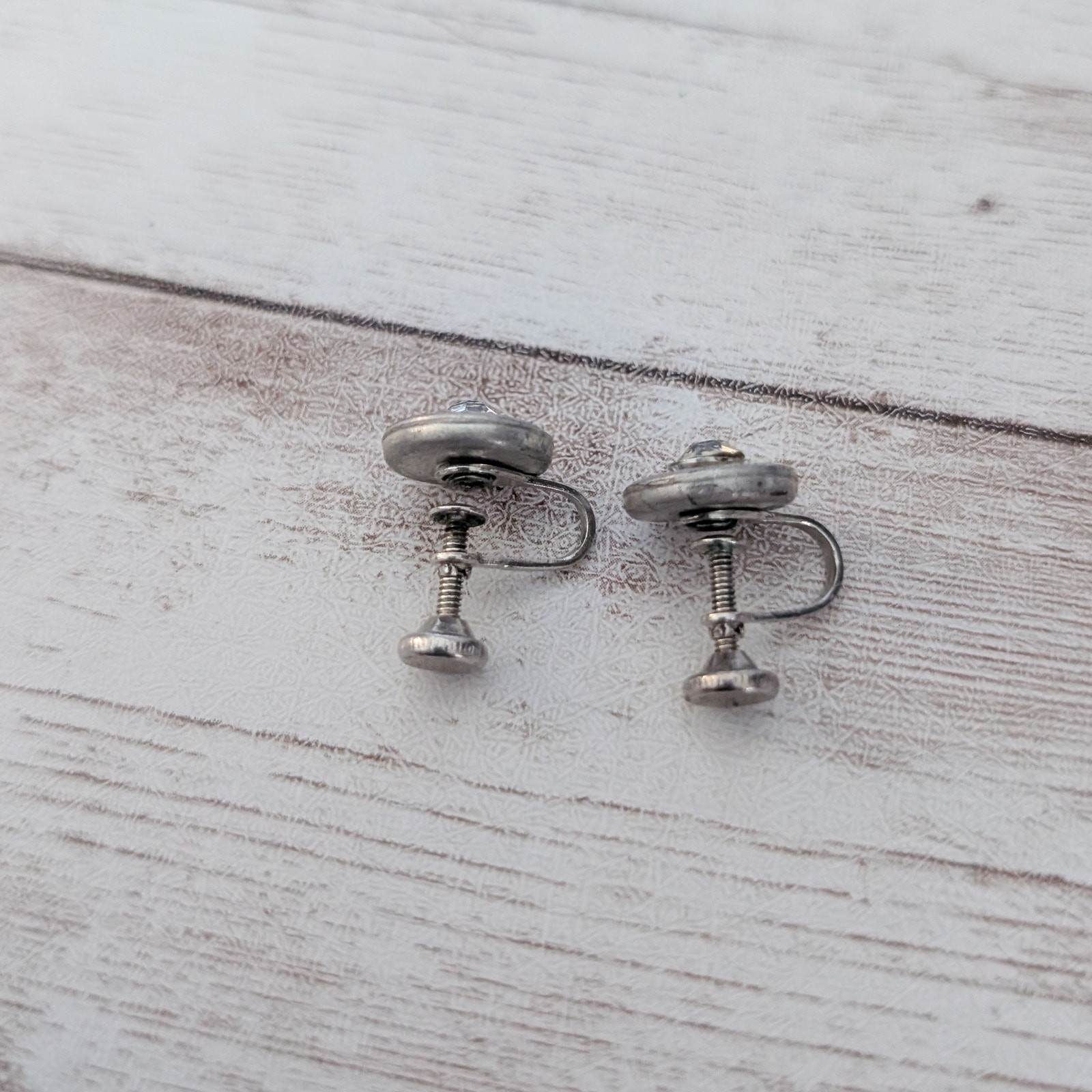 Vintage Screw Back Earrings 3/8″ Clear Gems – Metal is Tarnished