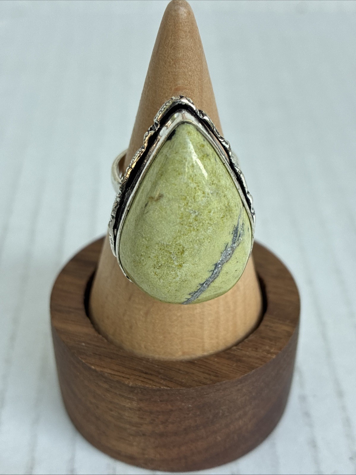 Vintage Boho Lime Green Serpentine Ring Teardrop Rope Marked 925 Size 6 READ