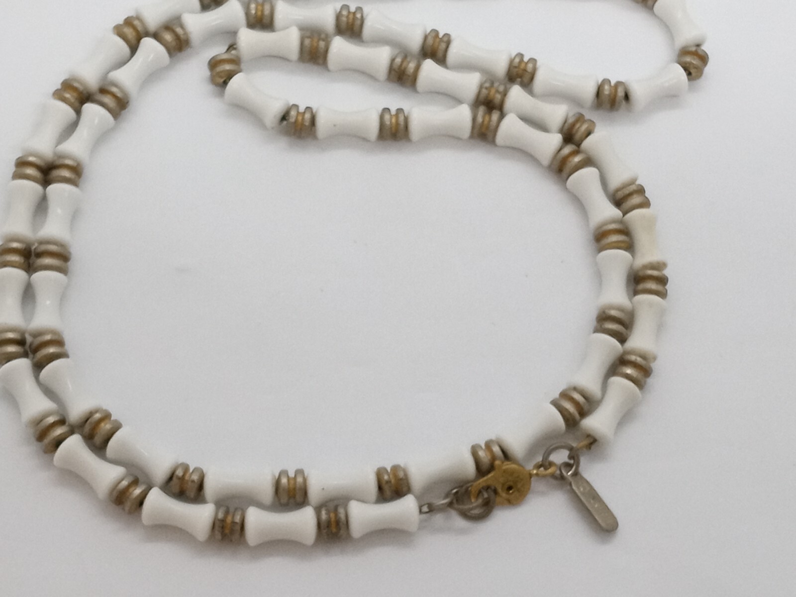 MONET VTG Signed Gold Tone White Milk Glass Bamboo Beaded Necklace Sister Clasp
