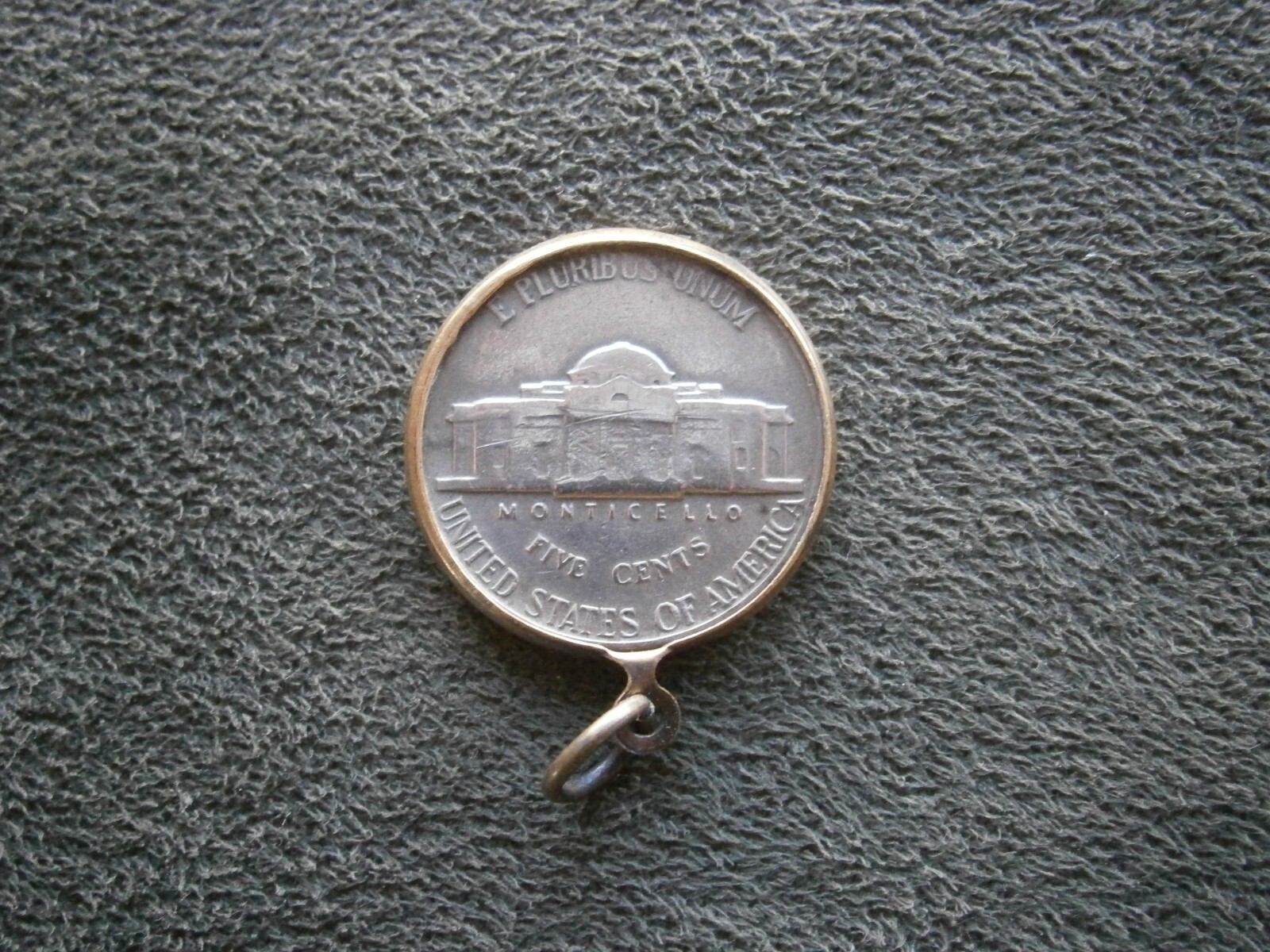 Jefferson 1948 5 Cents Nickel Coin USA in Vtg Goldtone Mount Charm Pendant 5.6g