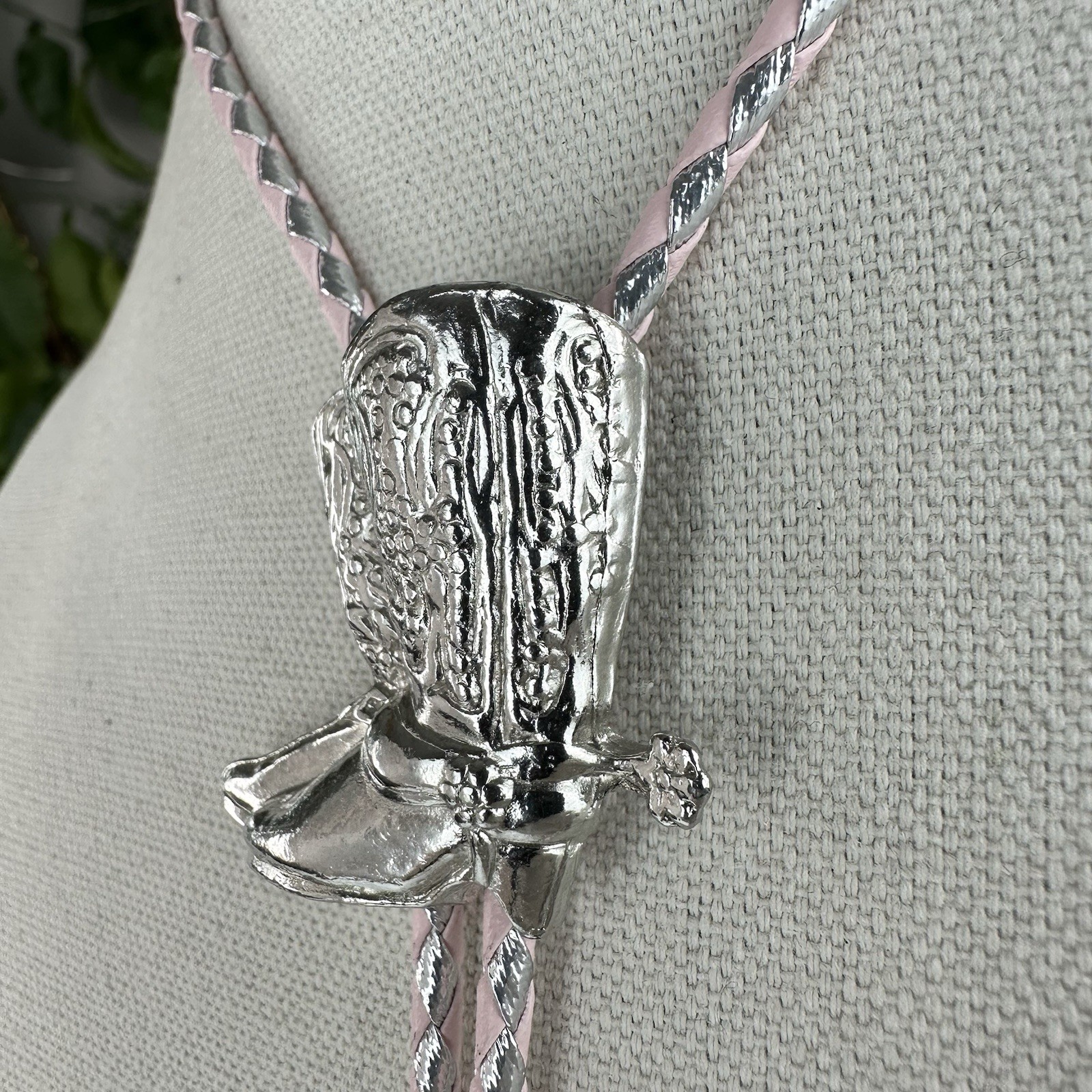 Stunning Vintage 90s Chrome Silver Tone Boots And Spurs Western Bolo Tie