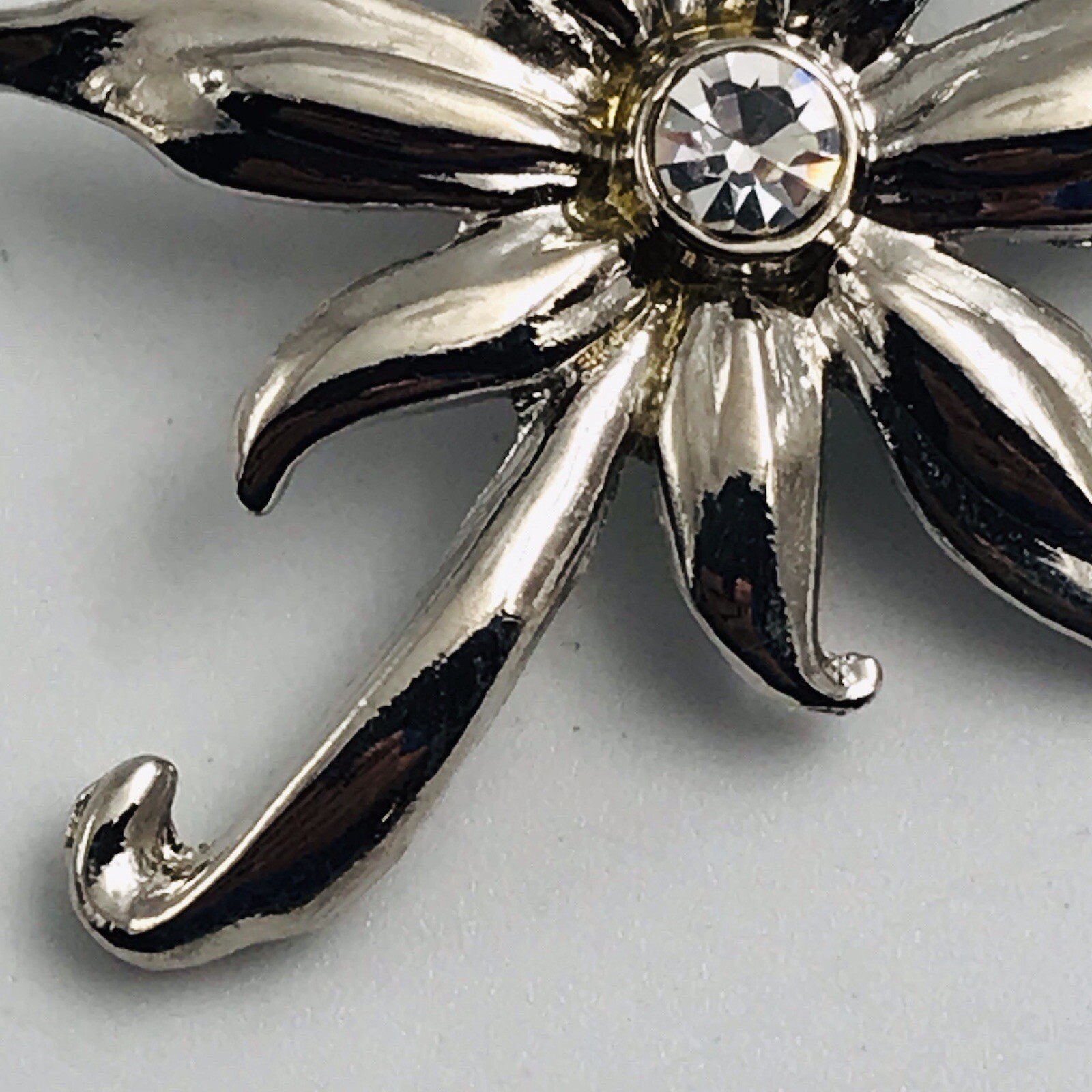 Vintage Flower Silver Tone Brooch Pin w/ Clear Rhinestone 2″ x 1.5″
