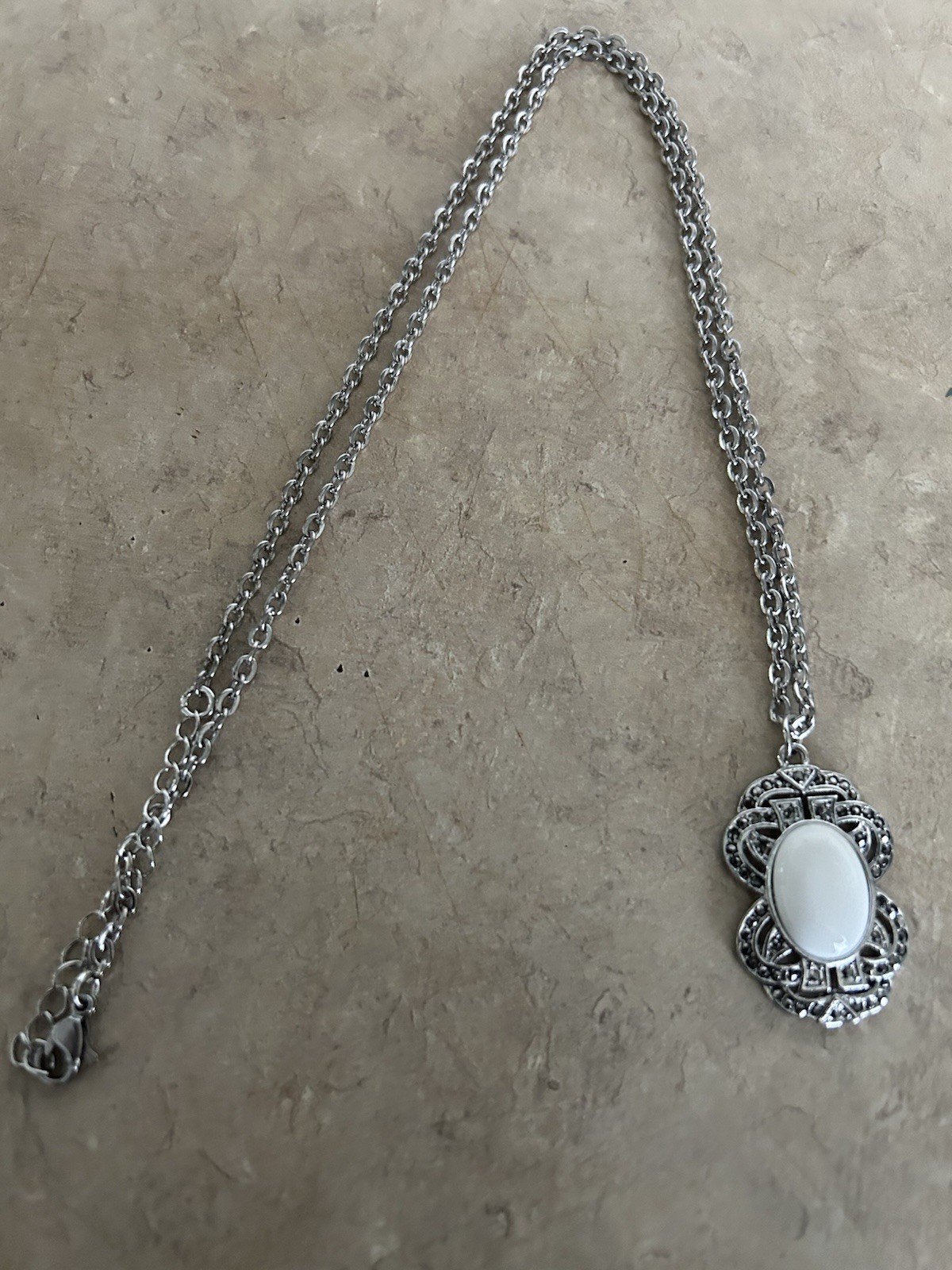 Vintage silver Tone White Stone With Rhinestone Design Necklace