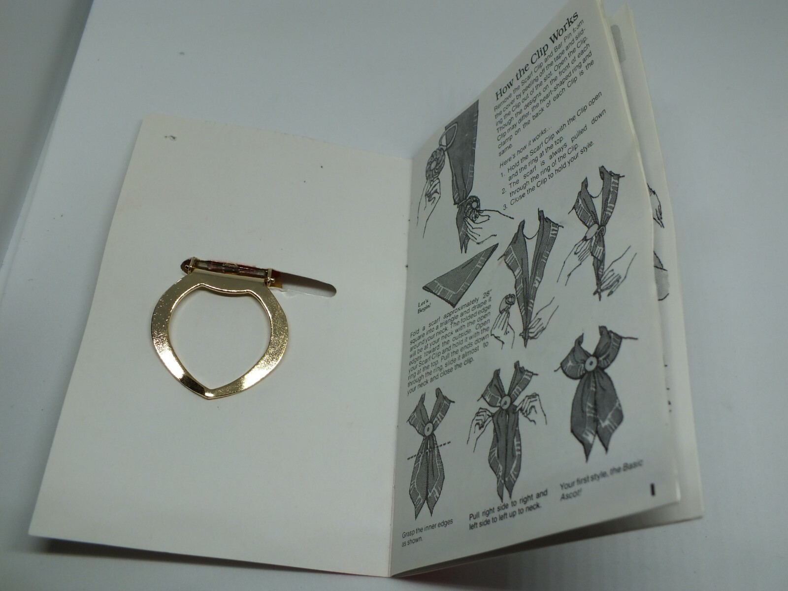Beautiful Scarf Clip Gold Tone Leaf Original Card Complete Scarf Manual 3×1 1/4″